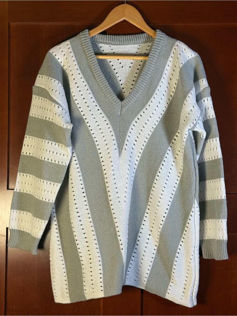 Women's XL Gray White Chevron Stripe Pointelle Knit V Neck Oversized Sweater